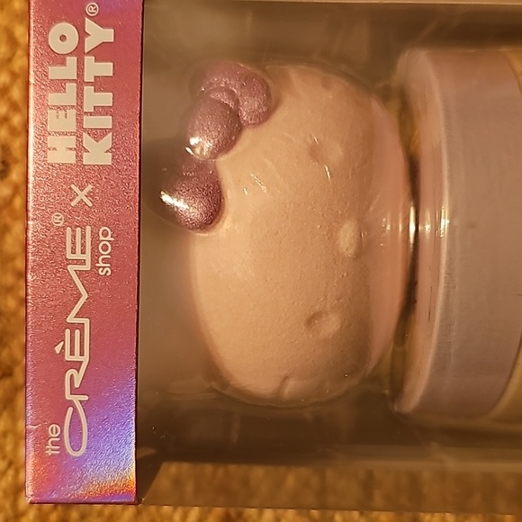 HELLO KITTY Silky Skin Spa Bundle (Two Bath Bomb & Sugar Body Scrub Sets) 🛁 - Picture 4 of 6